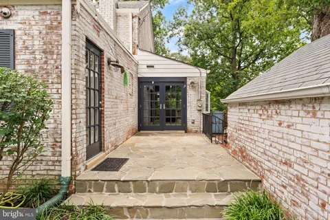 $1,115,000 | 4843 Arlington Boulevard, Arlington, VA 22203