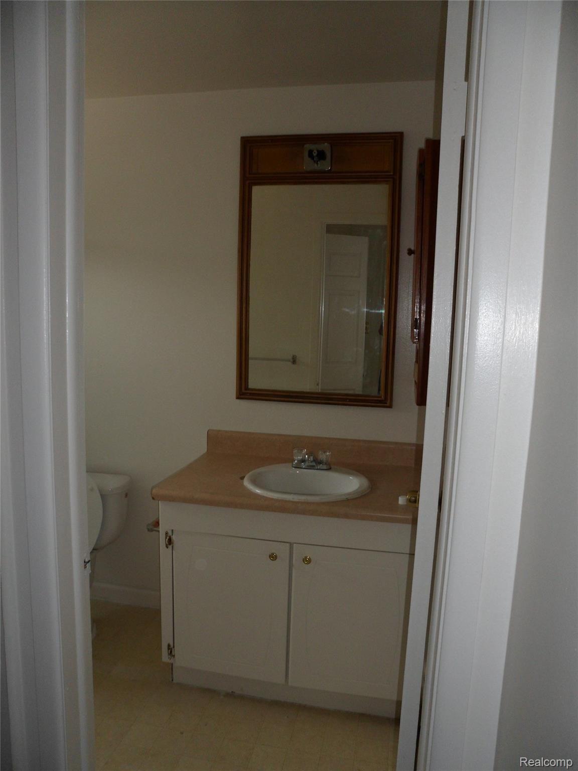 26780 Joy Road Redford, MI 48239 - Photo 8 of 21 SAM_2470.JPG