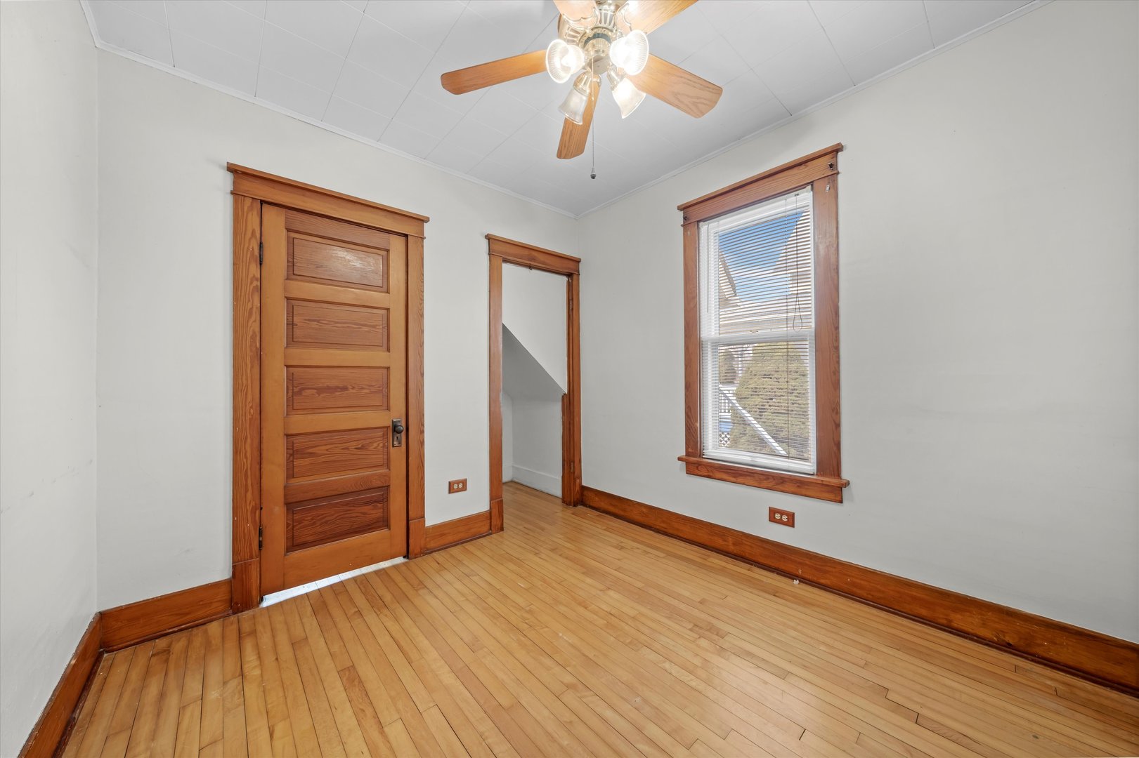 1443 Main Street Crete, IL 60417 - Photo 8 of 19 an empty room with windows and closet