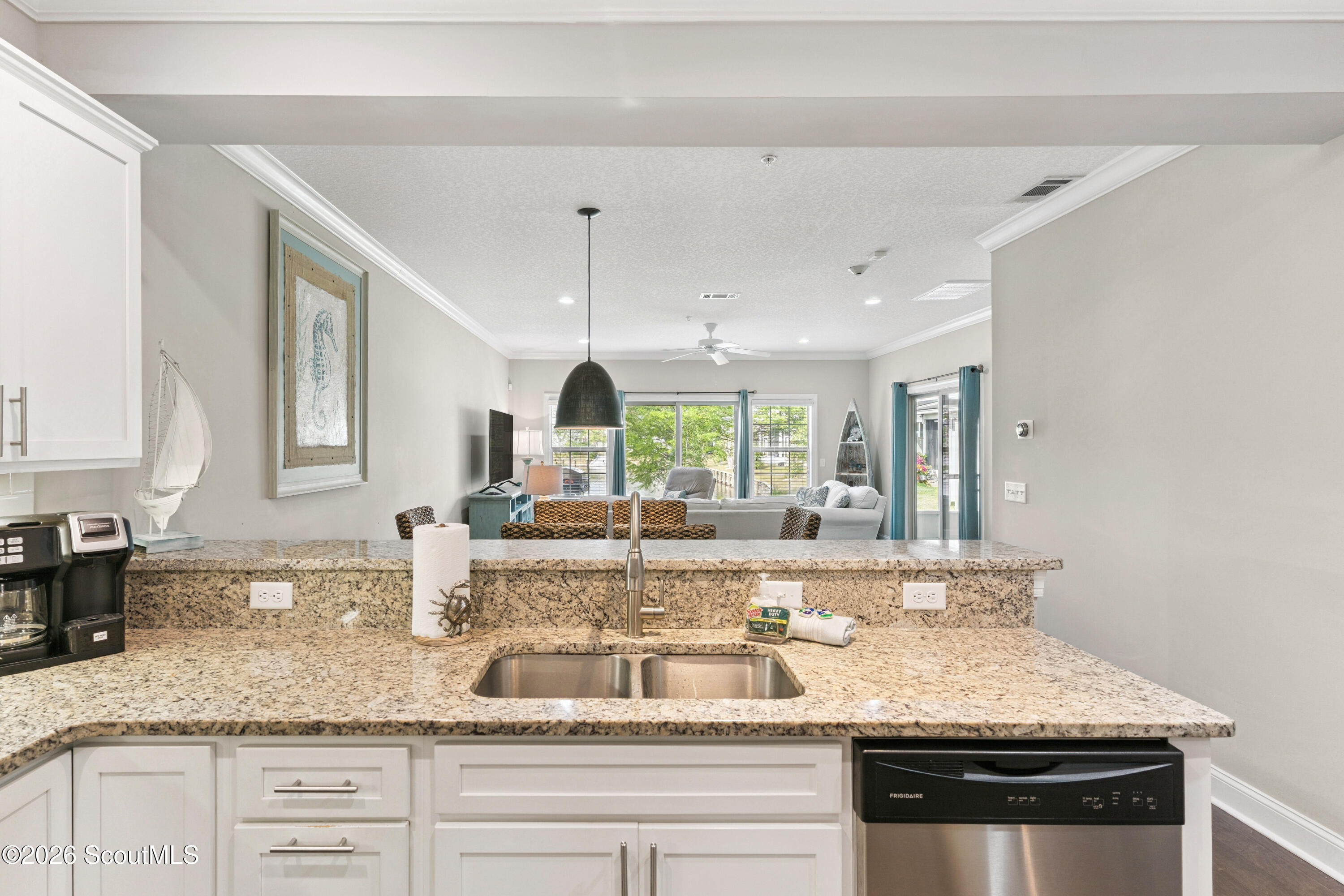101 Mariners Circle St. Simons Island, GA 31522 - Photo 7 of 35 Kitchen looking into living room