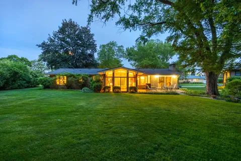$769,000 | 304 South Circle Drive, Palatine, IL 60067