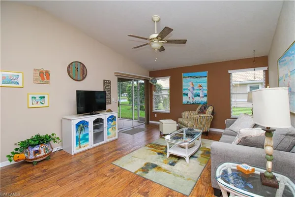 $4,000 | 306 Emerald Bay Circle, Unit J8, Naples, FL 34110