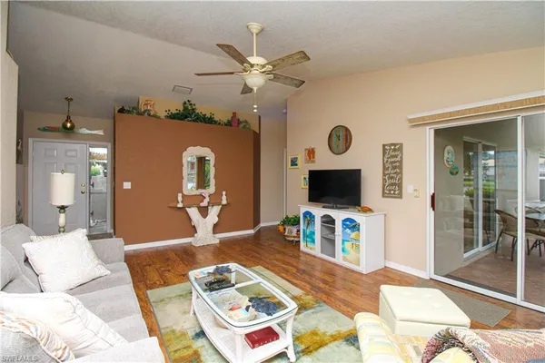 $4,000 | 306 Emerald Bay Circle, Unit J8, Naples, FL 34110