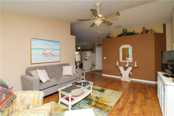 $4,000 | 306 Emerald Bay Circle, Unit J8, Naples, FL 34110