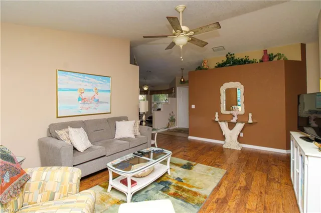 $4,000 | 306 Emerald Bay Circle, Unit J8, Naples, FL 34110