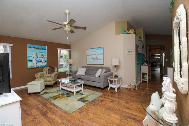 $4,000 | 306 Emerald Bay Circle, Unit J8, Naples, FL 34110