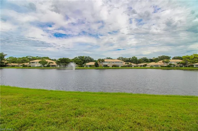 $4,000 | 306 Emerald Bay Circle, Unit J8, Naples, FL 34110