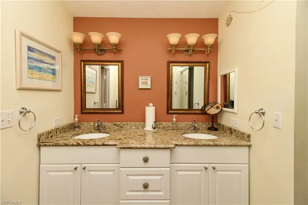 $4,000 | 306 Emerald Bay Circle, Unit J8, Naples, FL 34110