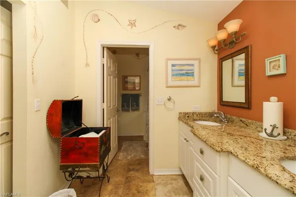 $4,000 | 306 Emerald Bay Circle, Unit J8, Naples, FL 34110