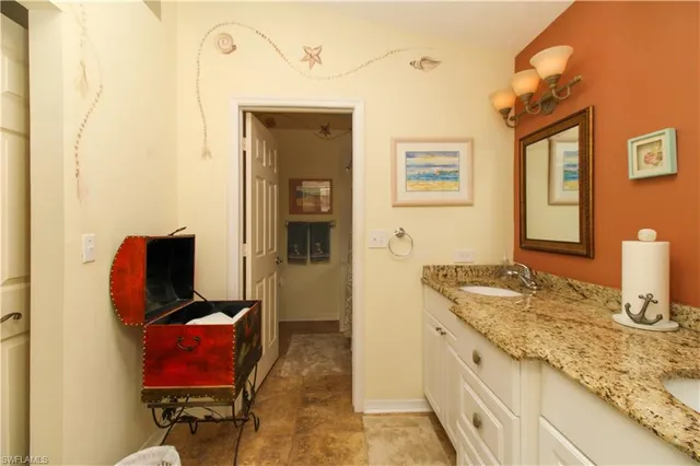 $4,000 | 306 Emerald Bay Circle, Unit J8, Naples, FL 34110