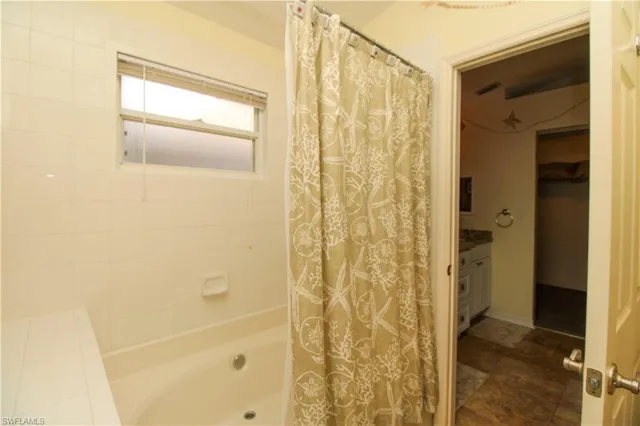 $4,000 | 306 Emerald Bay Circle, Unit J8, Naples, FL 34110