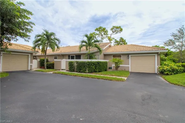 $4,000 | 306 Emerald Bay Circle, Unit J8, Naples, FL 34110