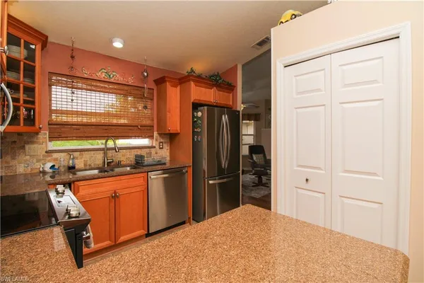 $4,000 | 306 Emerald Bay Circle, Unit J8, Naples, FL 34110