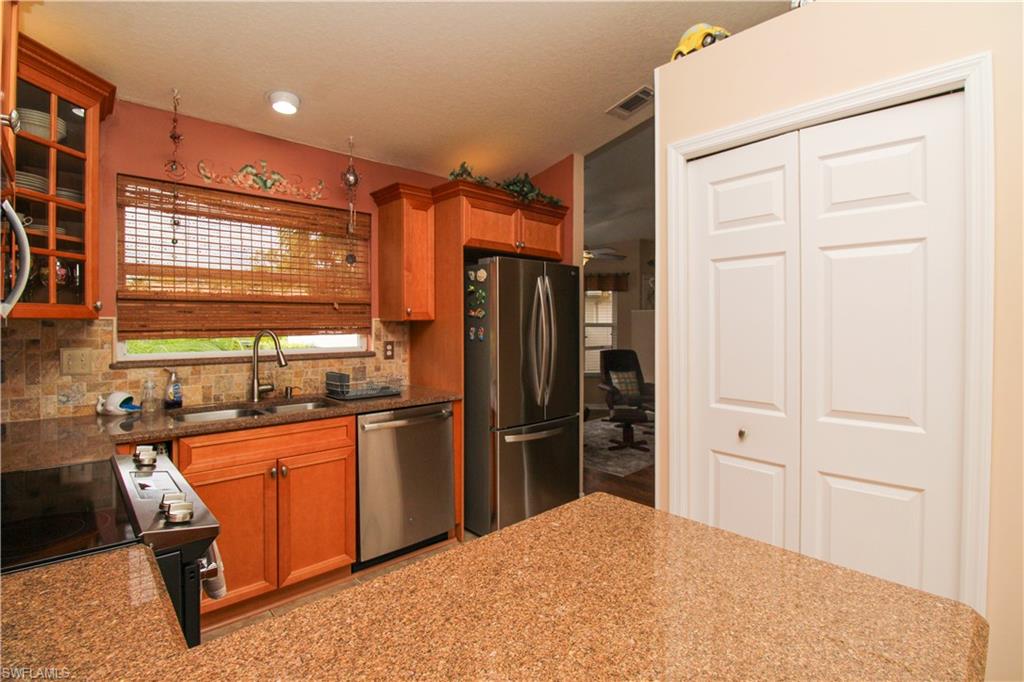 306 Emerald Bay Circle, Unit J8 Naples, FL 34110 - Photo 33 of 48