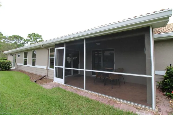 $4,000 | 306 Emerald Bay Circle, Unit J8, Naples, FL 34110