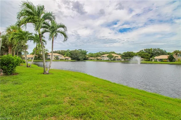 $4,000 | 306 Emerald Bay Circle, Unit J8, Naples, FL 34110