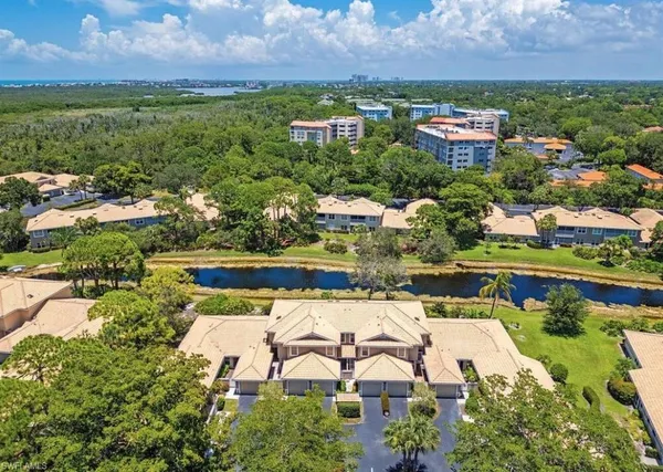 $4,000 | 306 Emerald Bay Circle, Unit J8, Naples, FL 34110