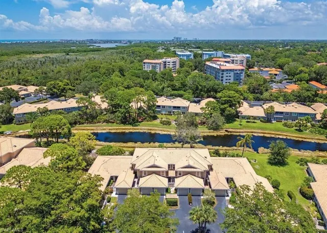 $4,000 | 306 Emerald Bay Circle, Unit J8, Naples, FL 34110
