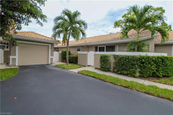 $4,000 | 306 Emerald Bay Circle, Unit J8, Naples, FL 34110