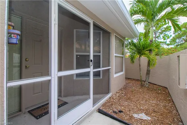 $4,000 | 306 Emerald Bay Circle, Unit J8, Naples, FL 34110