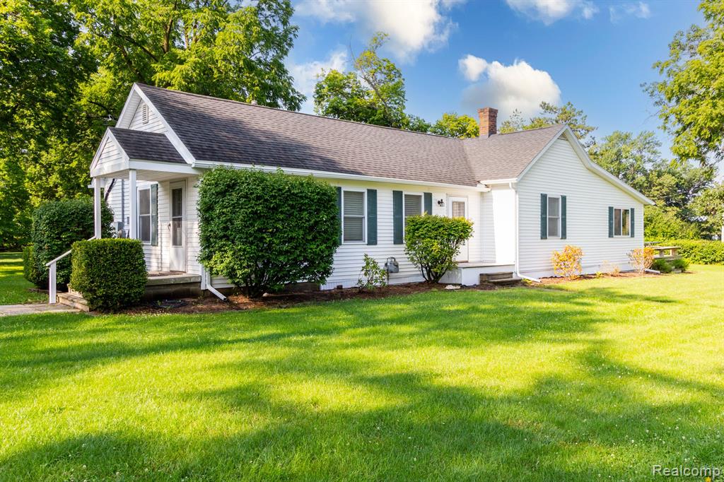 21809 West River Road Grosse Ile, MI 48138 - Photo 2 of 39