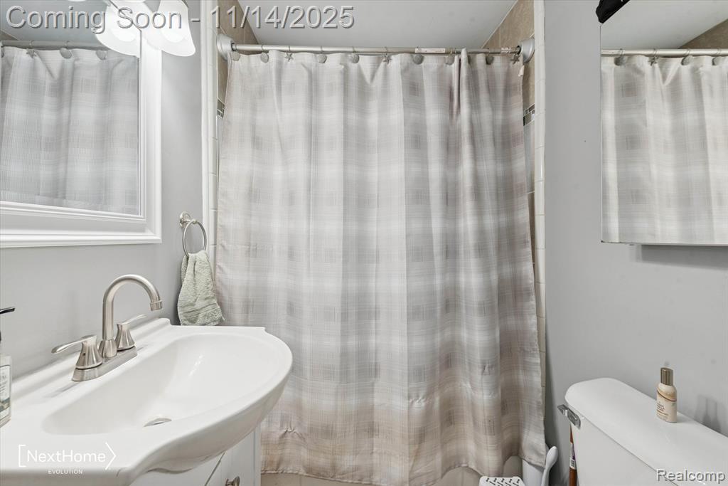 15911 Allen Road Southgate, MI 48195 - Photo 17 of 29