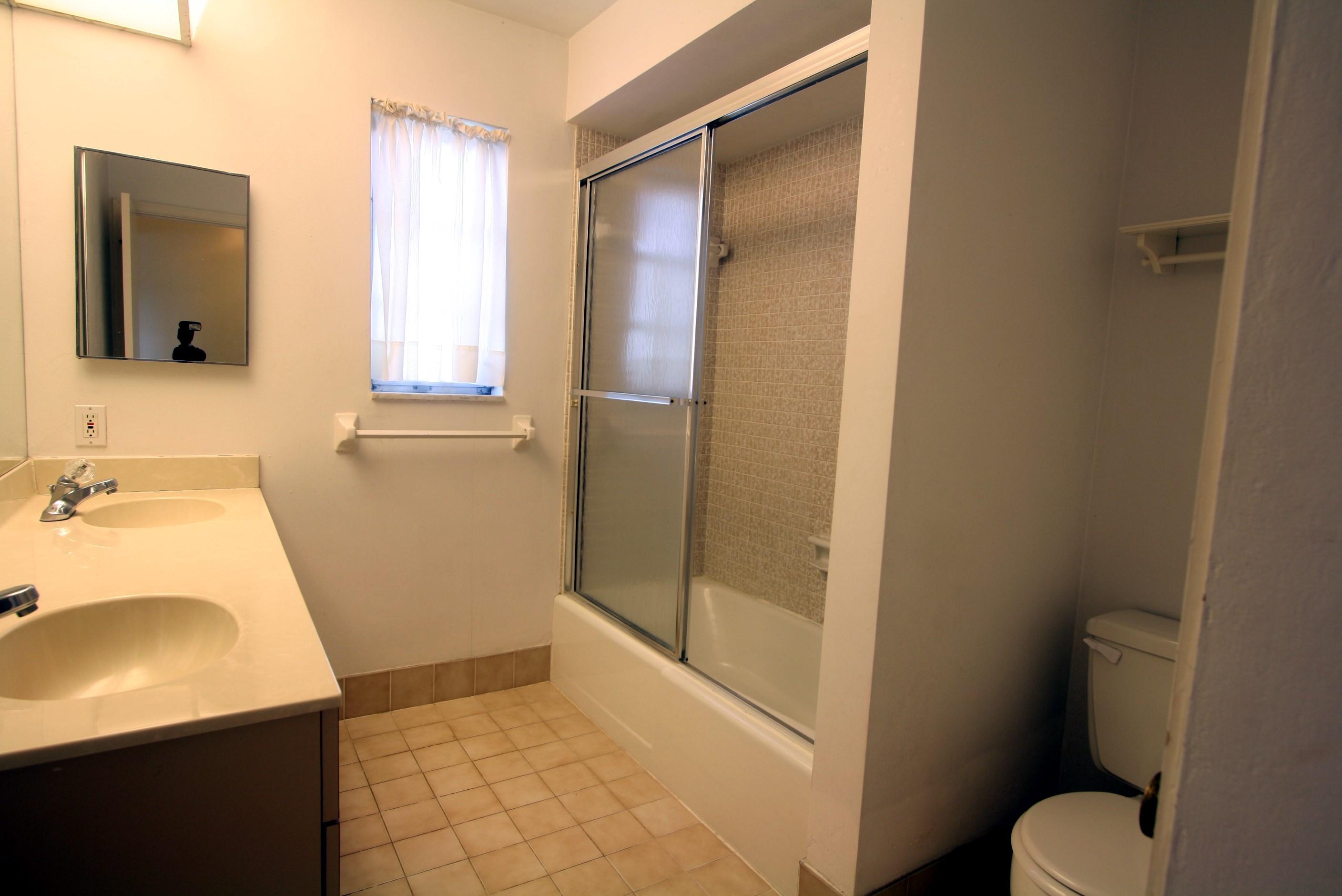 783 Barcelona Drive Boca Raton, FL 33432 - Photo 16 of 24 Second Bathroom