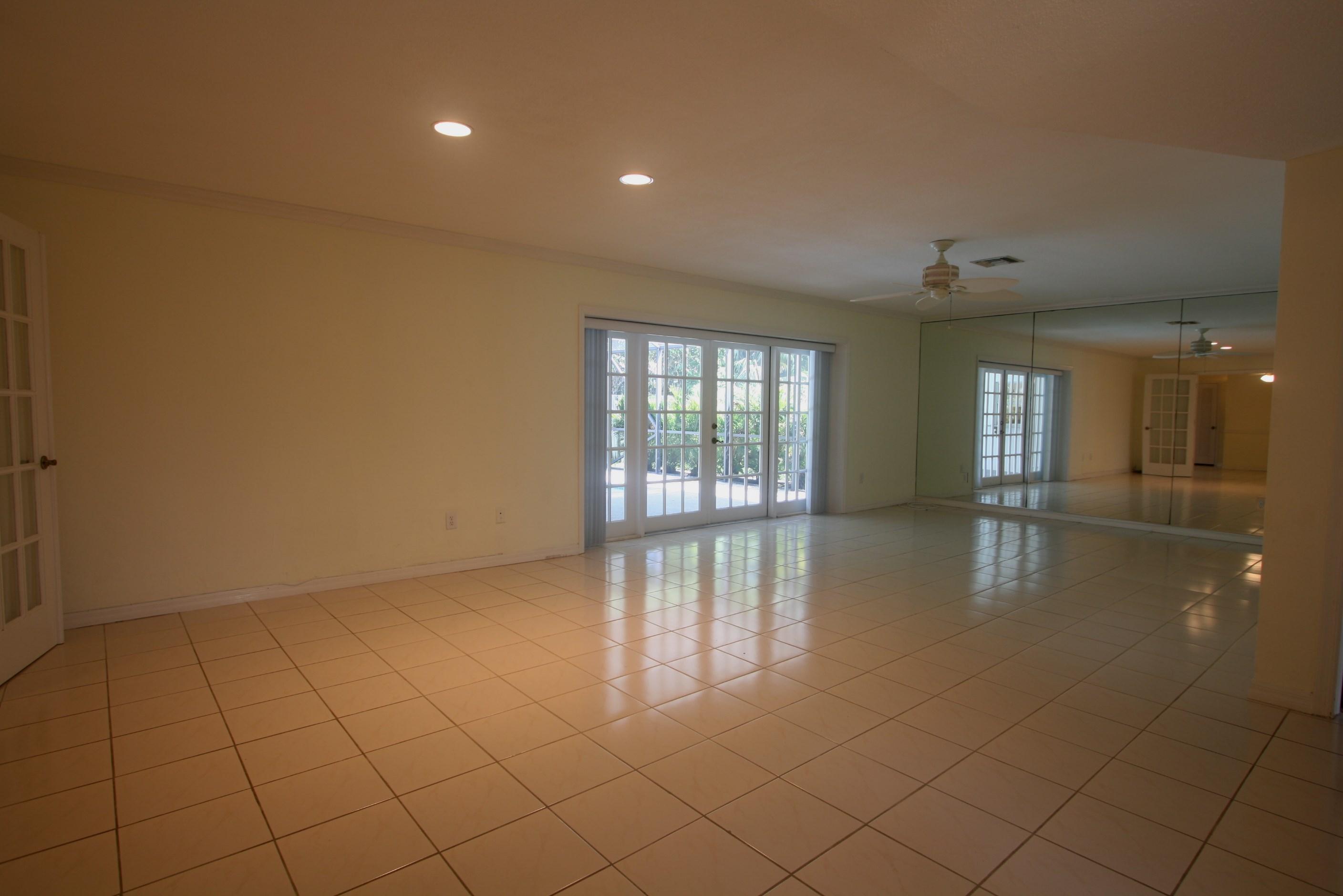 783 Barcelona Drive Boca Raton, FL 33432 - Photo 3 of 24 Living Room