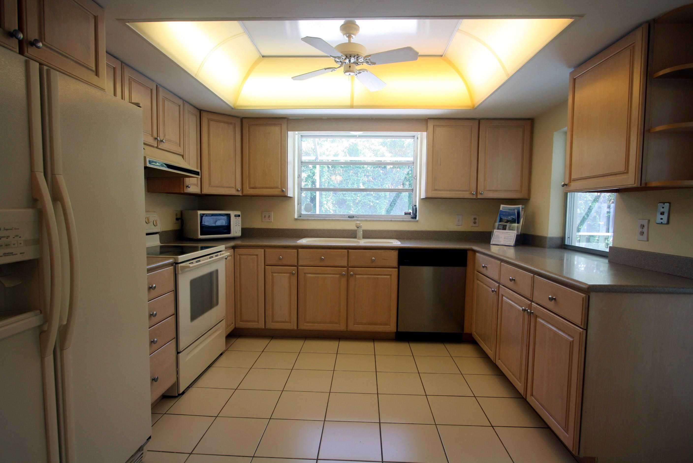 783 Barcelona Drive Boca Raton, FL 33432 - Photo 6 of 24 Kitchen 1