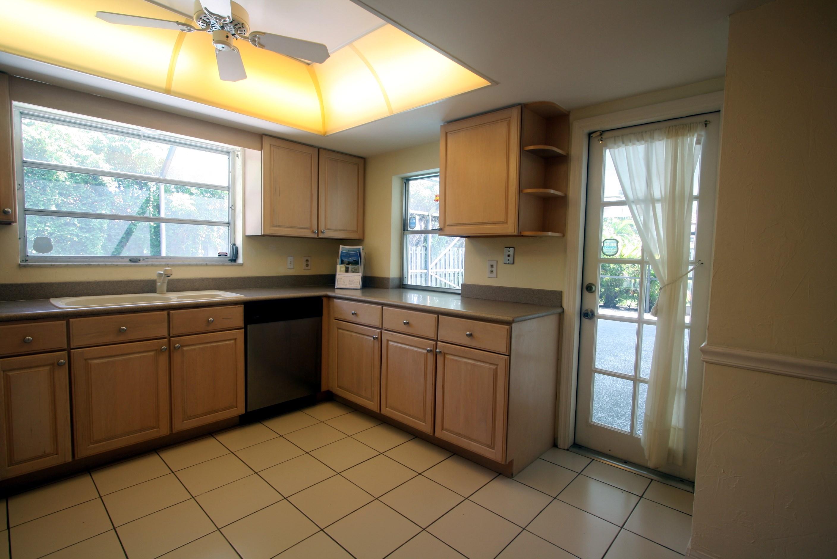 783 Barcelona Drive Boca Raton, FL 33432 - Photo 7 of 24 Kitchen 2