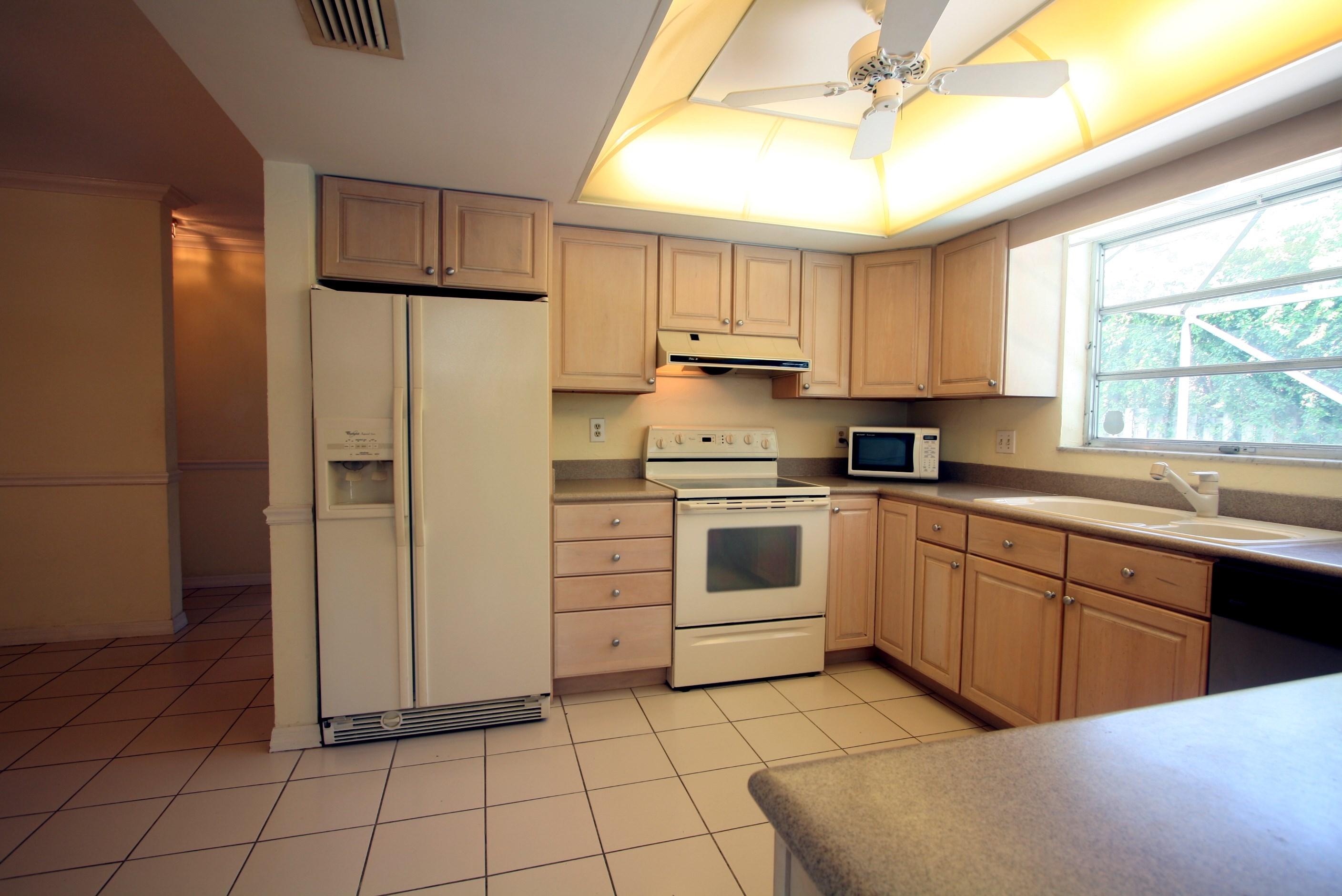 783 Barcelona Drive Boca Raton, FL 33432 - Photo 8 of 24 Kitchen 3