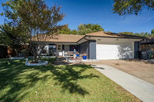 $305,000 | 203 Lemon Drive, Arlington, TX 76018