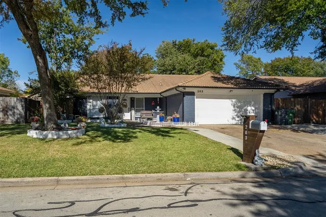 a view of a house with backyard and sitting area