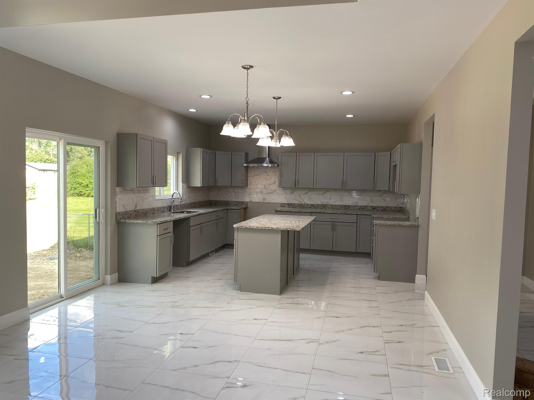 2073 Maplecrest Road Sterling Heights, MI 48310 - Photo 10 of 33 Gallery Image 10