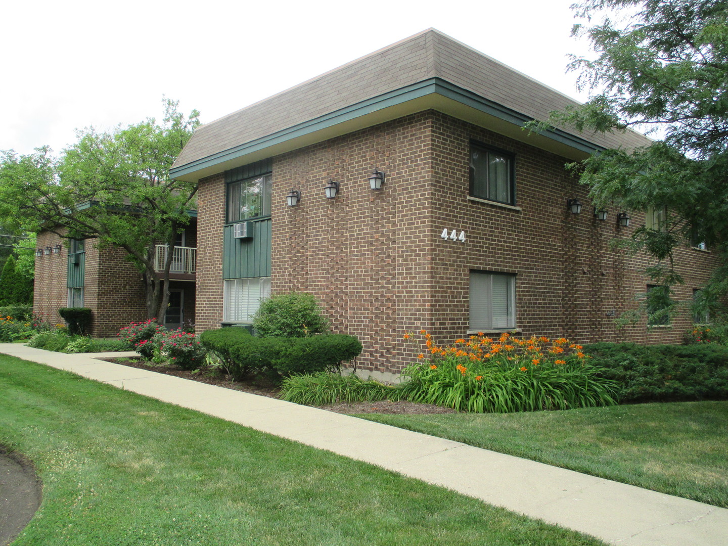 444 Spring Road, Unit 10 Elmhurst, IL 60126 - Photo 1 of 1