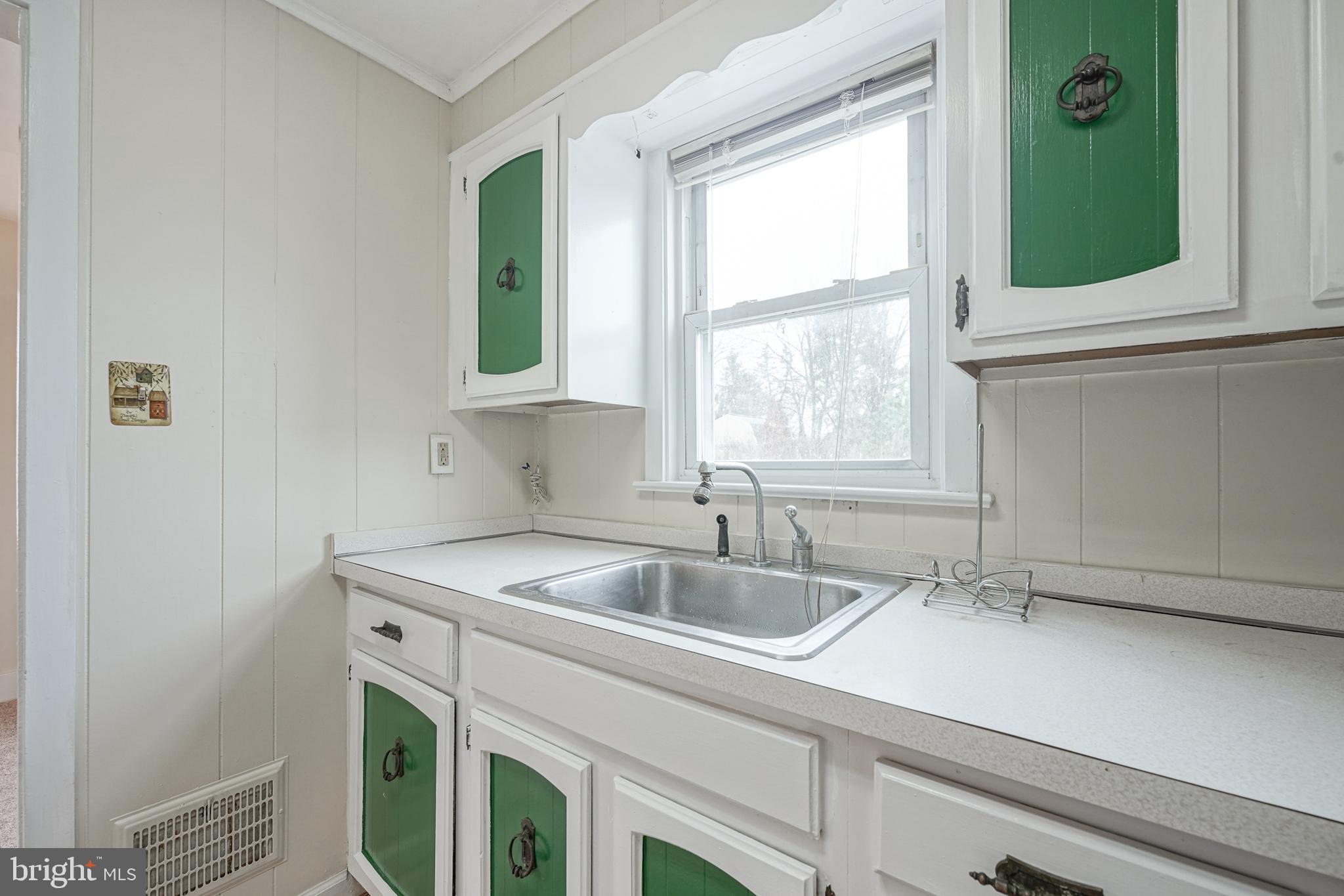 872 Bridgeboro Street Riverside, NJ 08075 - Photo 4 of 19 Kitchen
