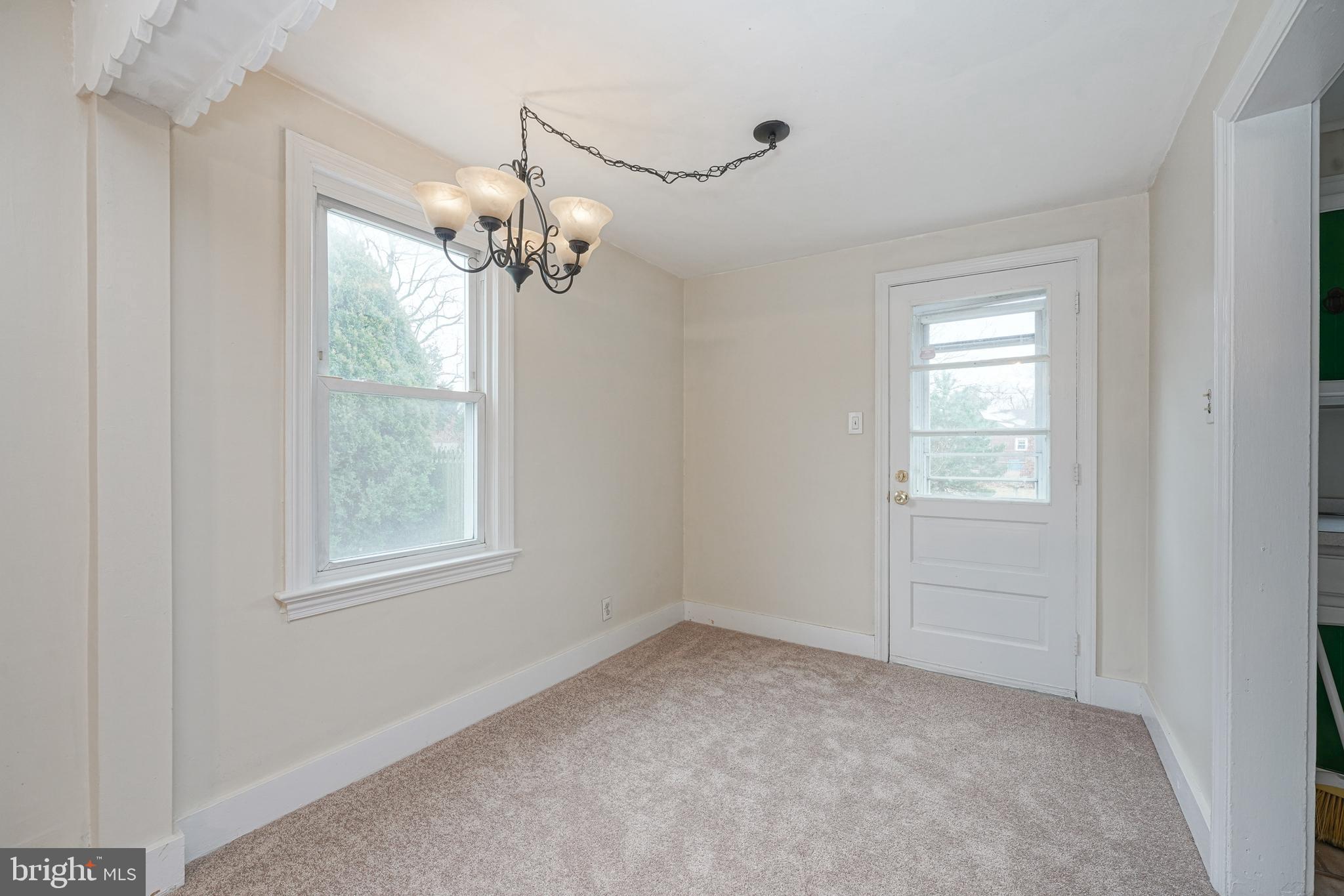872 Bridgeboro Street Riverside, NJ 08075 - Photo 7 of 19 Dining Room Photo