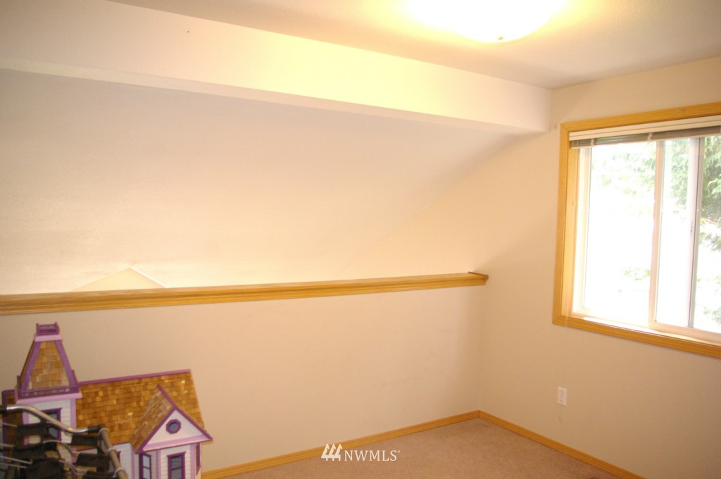 5913 Compton Loop Southeast Lacey, WA 98513 - Photo 11 of 17 Gallery Image 11