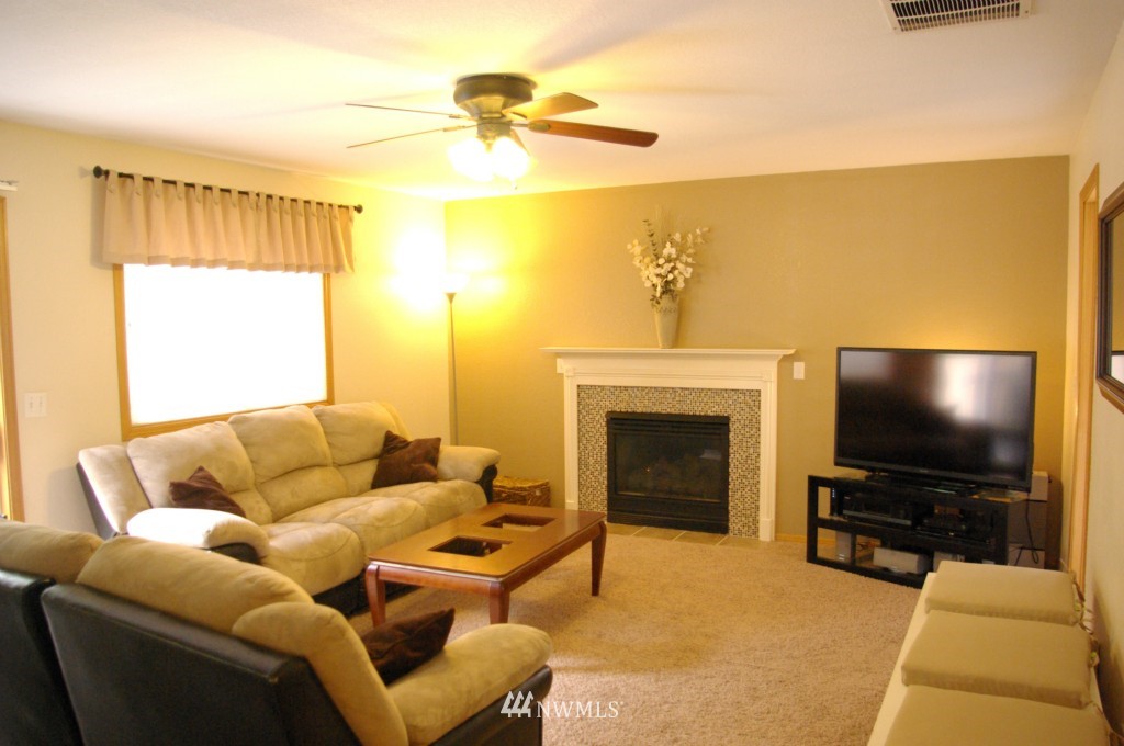5913 Compton Loop Southeast Lacey, WA 98513 - Photo 7 of 17 Gallery Image 7