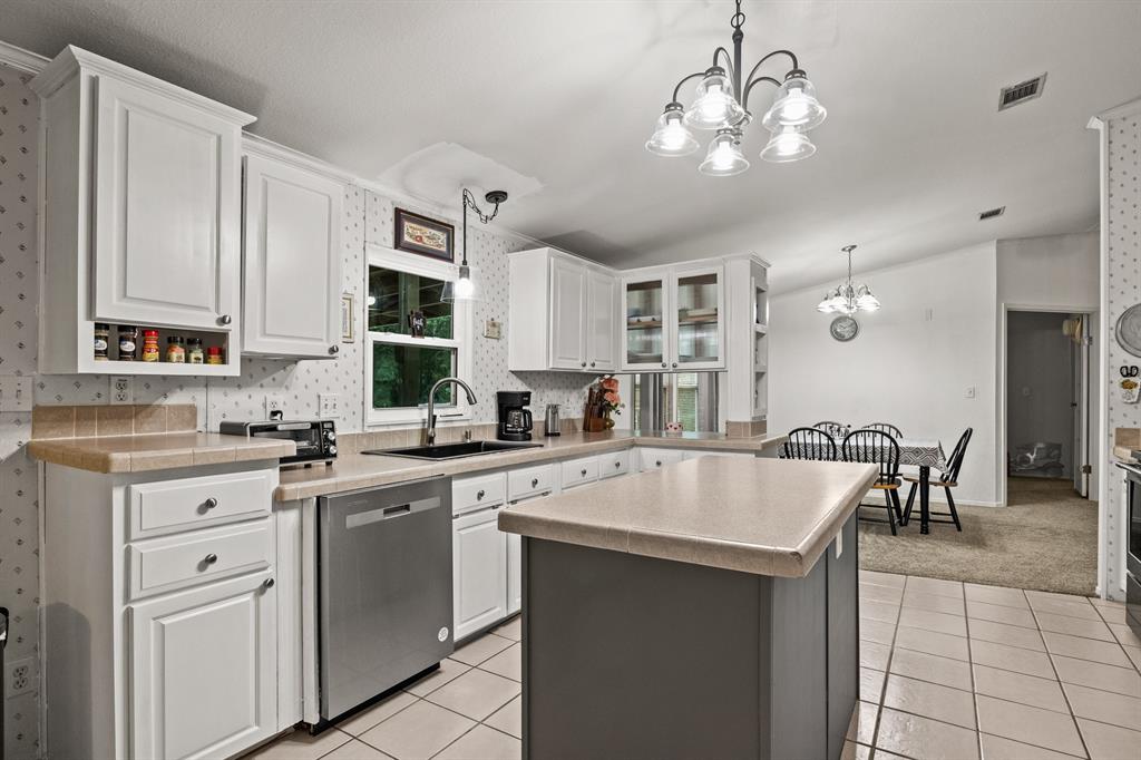 8155 Nasturtium Road Ore City, TX 75683 - Photo 9 of 37