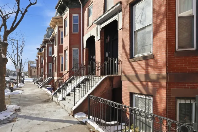 $2,200 | 2989 Washington Street, Unit 1, Boston, MA 02119