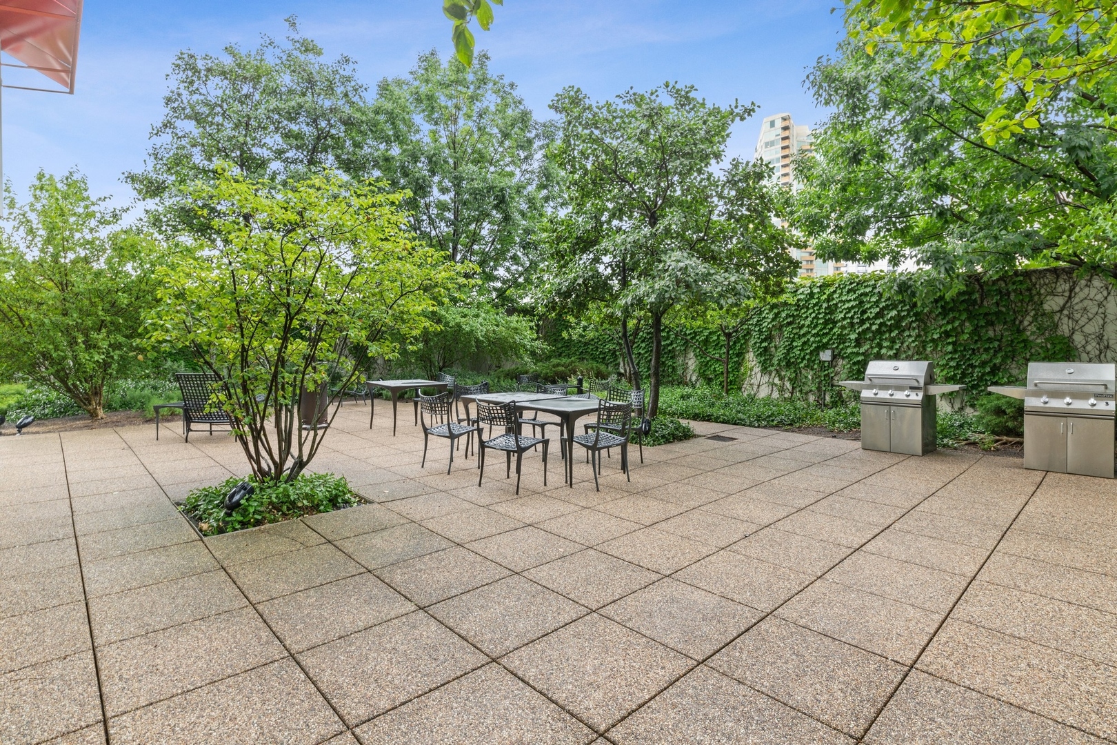 800 Elgin Road, Unit 1109 Evanston, IL 60201 - Photo 16 of 17 a view of a terrace with furniture