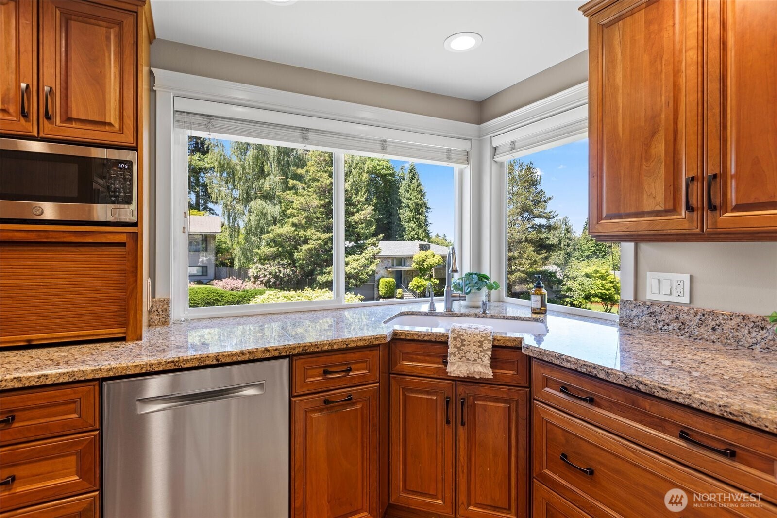 18107 85th Place West Edmonds, WA 98026 - Photo 11 of 40