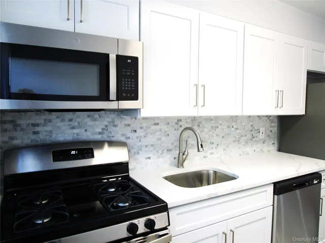 $249,000 | 324 Post Avenue, Unit 12F, Westbury, NY 11590