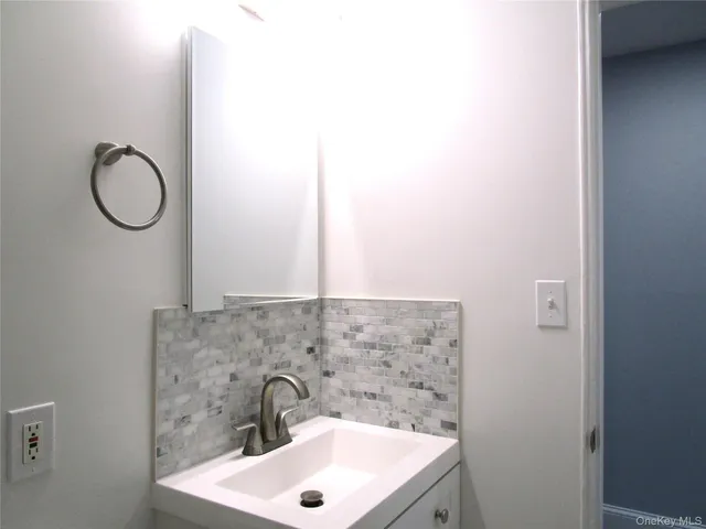 $249,000 | 324 Post Avenue, Unit 12F, Westbury, NY 11590