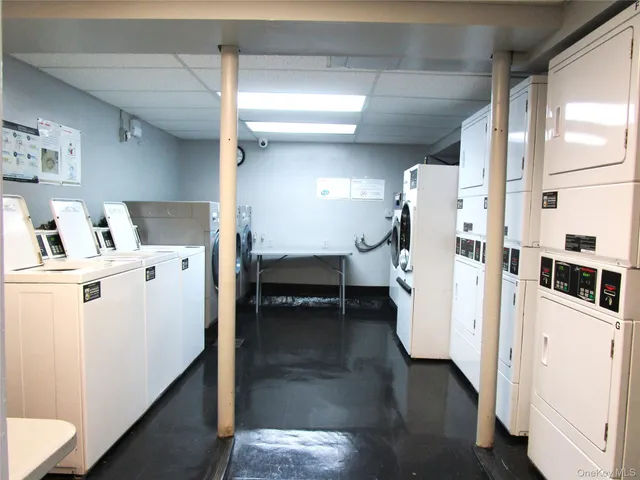 $249,000 | 324 Post Avenue, Unit 12F, Westbury, NY 11590