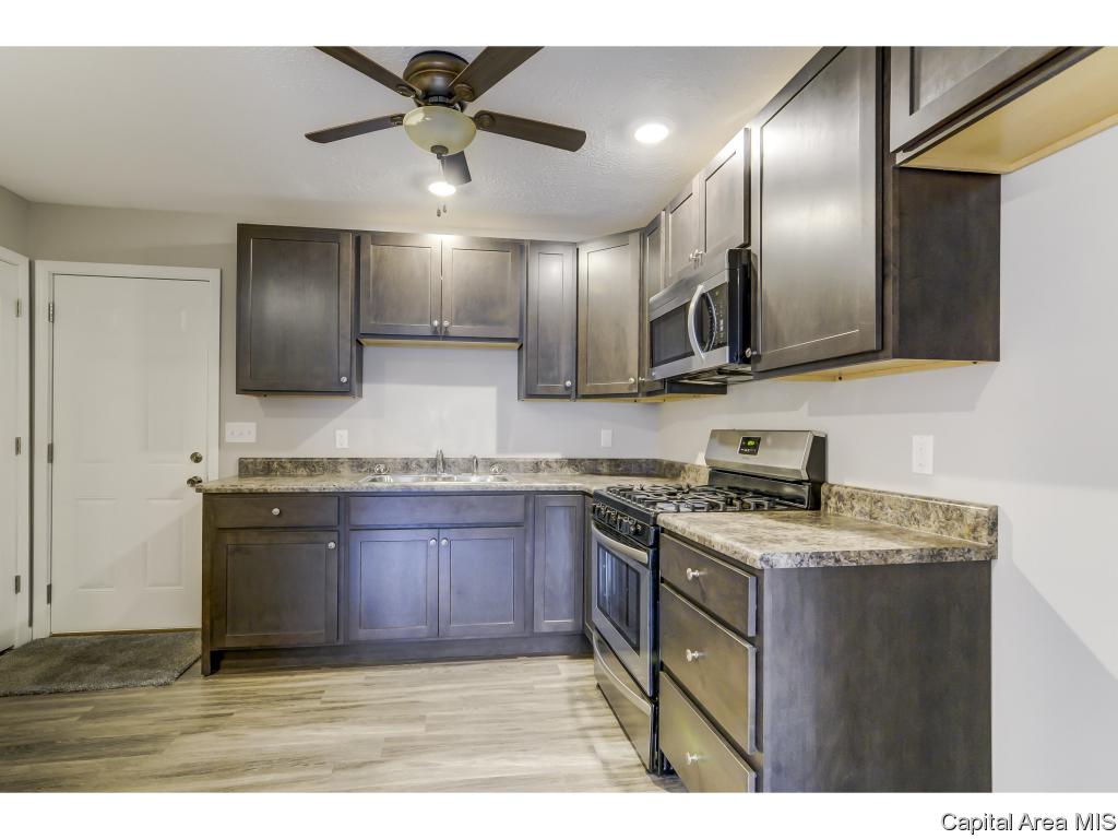 3220 Saxony Road Springfield, IL 62703 - Photo 6 of 29