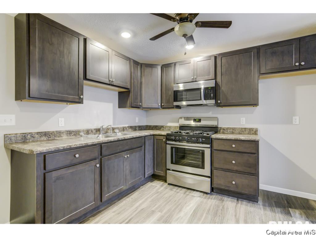 3220 Saxony Road Springfield, IL 62703 - Photo 8 of 29