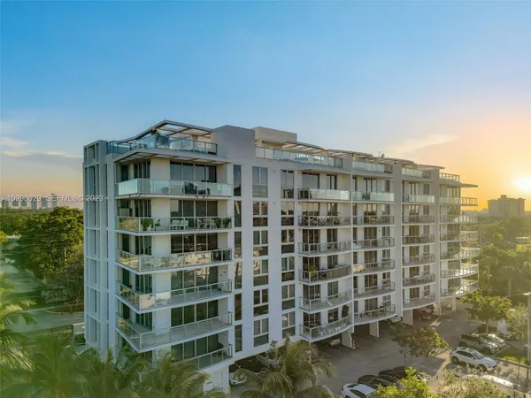 $450,000 | 13800 Highland Drive, Unit 504, North Miami Beach, FL 33181