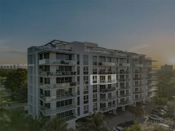 $450,000 | 13800 Highland Drive, Unit 504, North Miami Beach, FL 33181